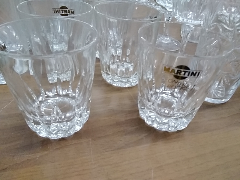 LOT DE 8 VERRES MARTINI 