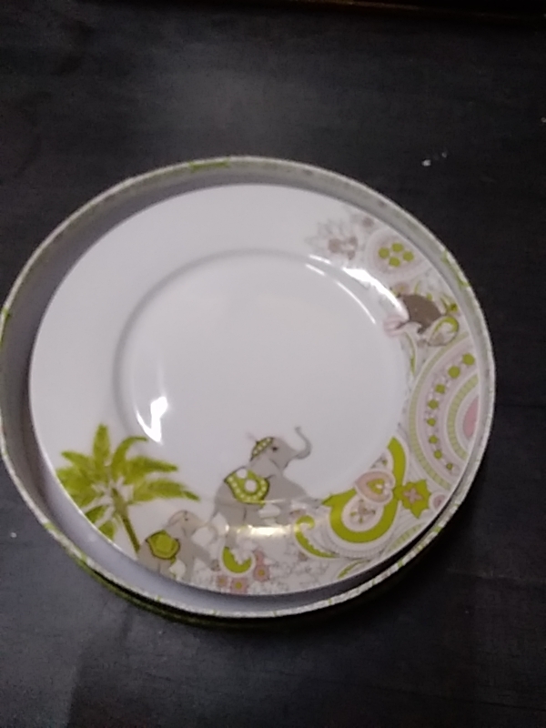 LOT DE 2 ASSIETTES PORCELAINE ENFANT