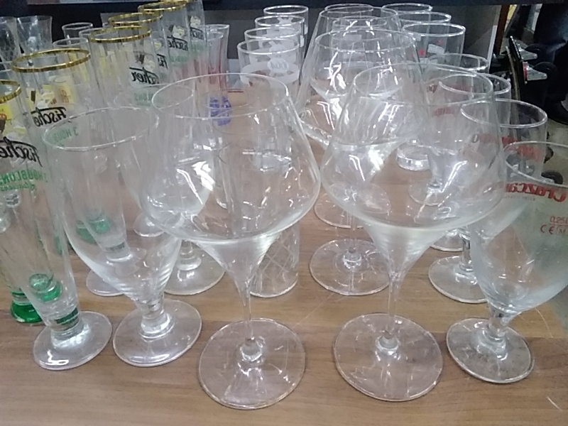 LOT DE 4 VERRES À VIN CRISTAL 