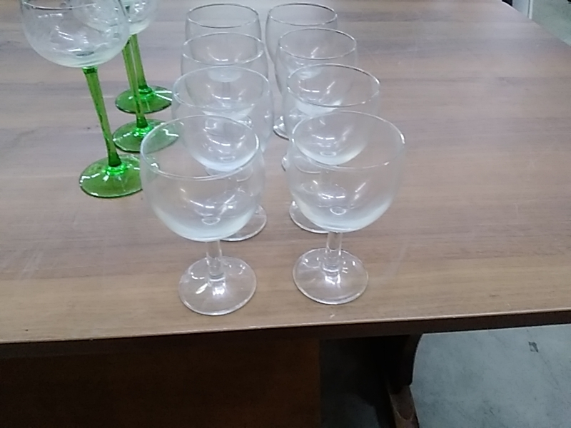 LOT DE 8 VERRES 