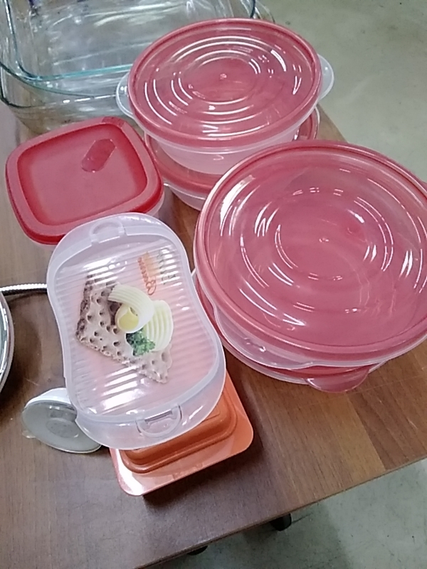 TUPPERWARE 