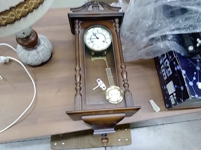 HORLOGE ANCIENNE BOIS JWS AVEC BALANCIER ET CLÉ 