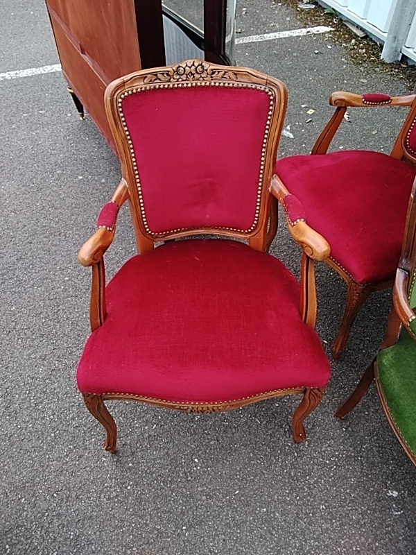 FAUTEUIL STYLE LOUIS XV TISSUS ROUGE PM