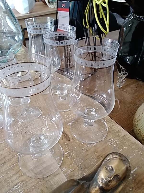 LOT DE 4 VERRES A EAU