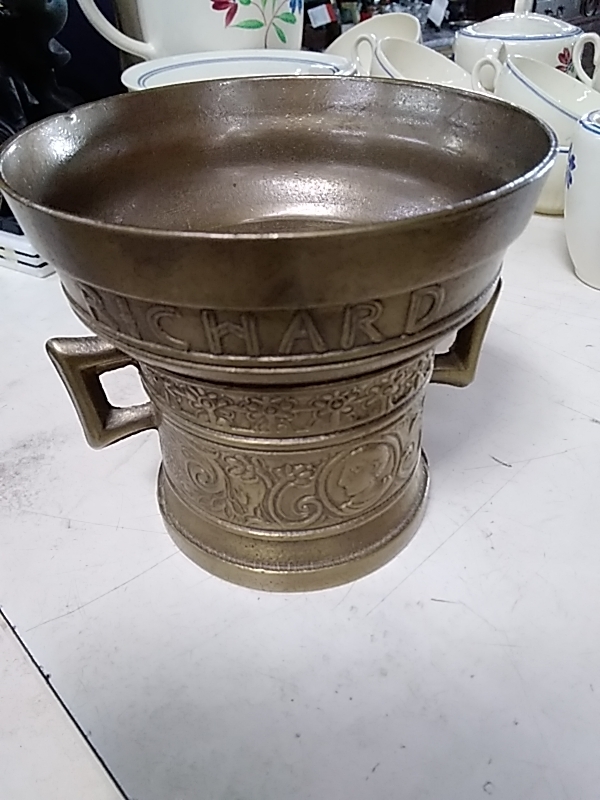 POT EN BRONZE 