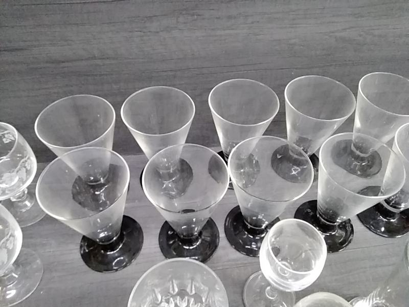 LOT DE 10 VERRES NOIRS