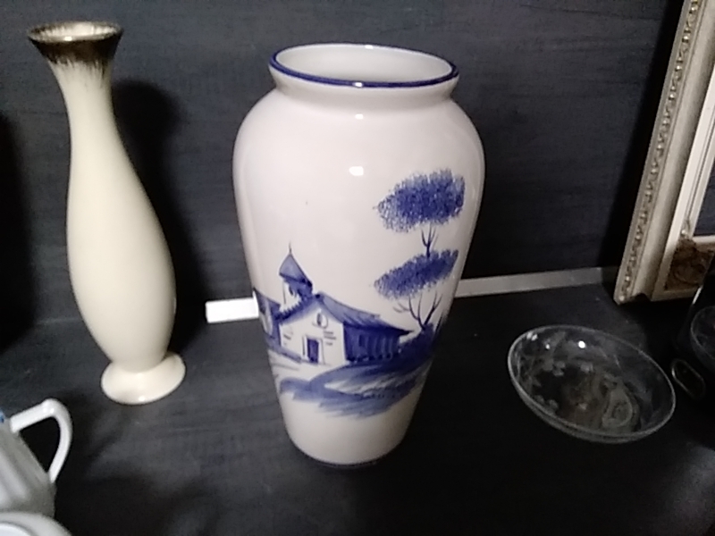 VASE BLANC BLEU 