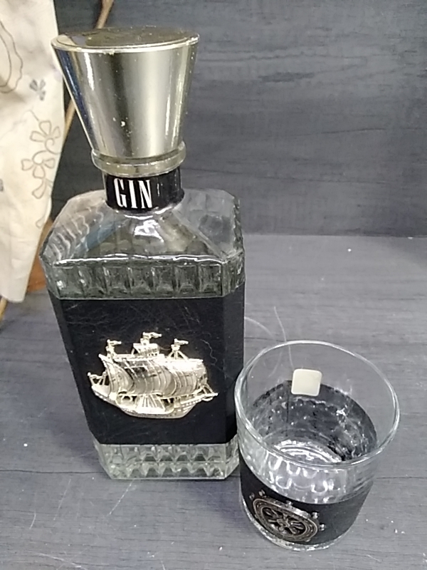 CARAFE GIN  AVEC 1 VERRE