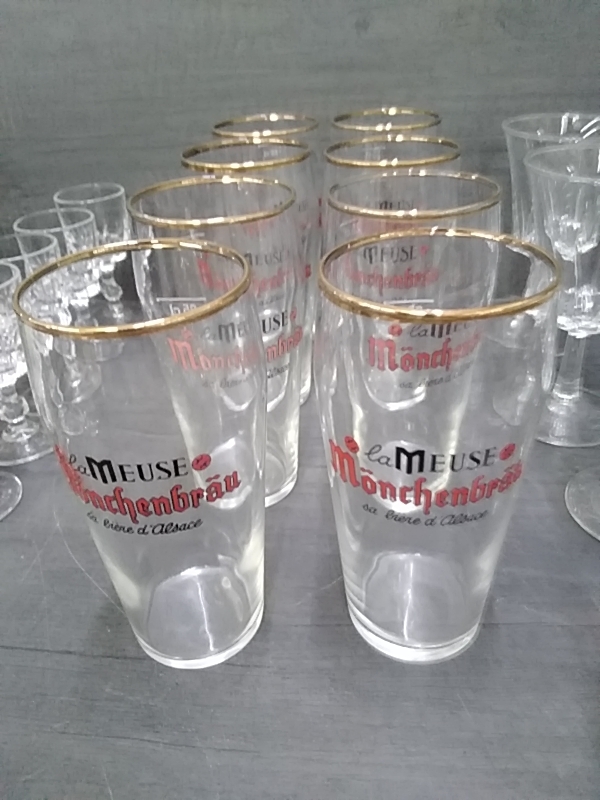 LOT 8 VERRES A BIÈRE MÖNCHENBRÄU