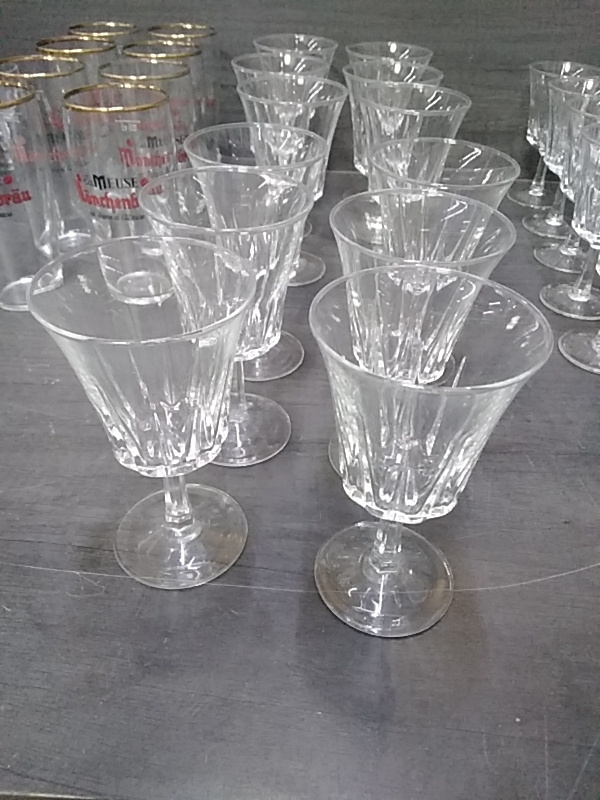 LOT DE 6 VERRES A VIN 