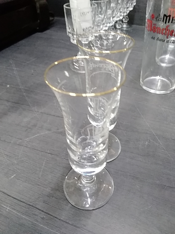 LOT DE 2 VERRES LIQUEUR 