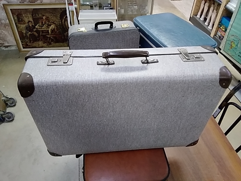 VALISE CARTONNÉE GRIS CLAIR 