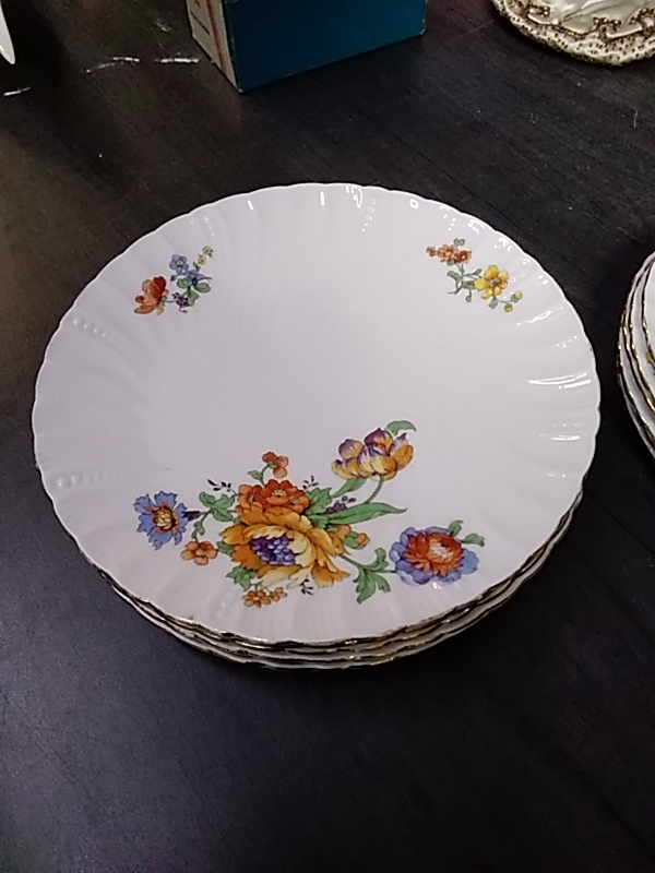 LOT DE 6 ASSIETTES PORCELAINE DE SARREGUEMINES 