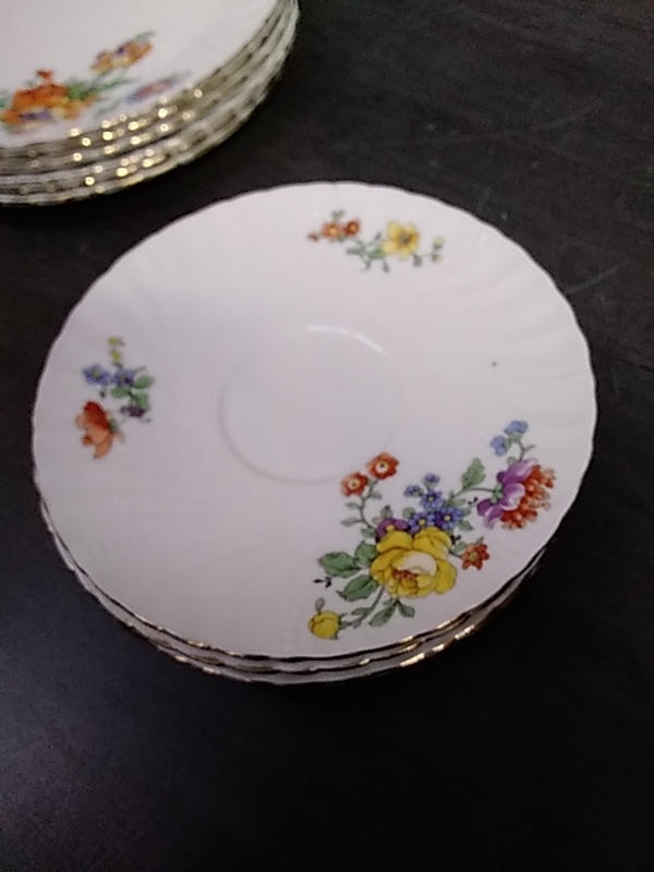 LOT DE 6 SOUS TASSES PORCELAINE DE SARREGUEMINES 