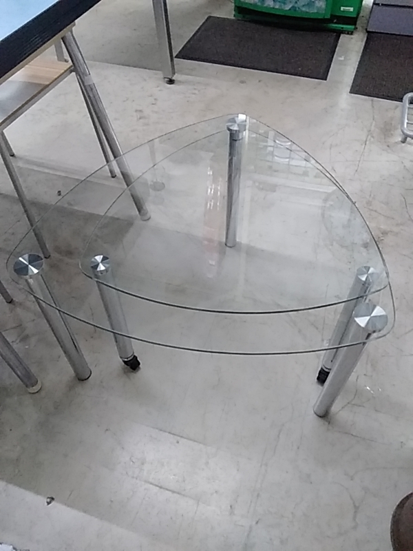 TABLE BASSE MODERNE EN VERRE