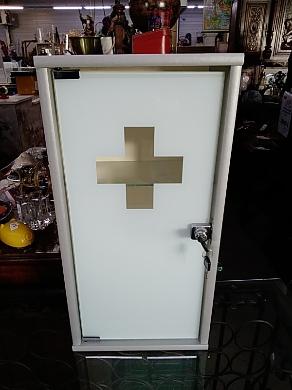 ARMOIRE A PHARMACIE 