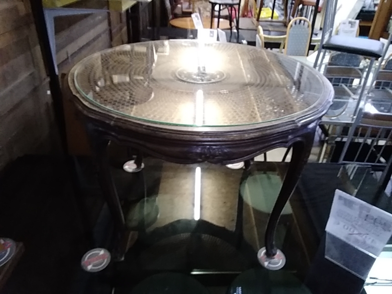 TABLE BASSE RONDE STYLE LOUIS XV CANNAGE ET VERRE