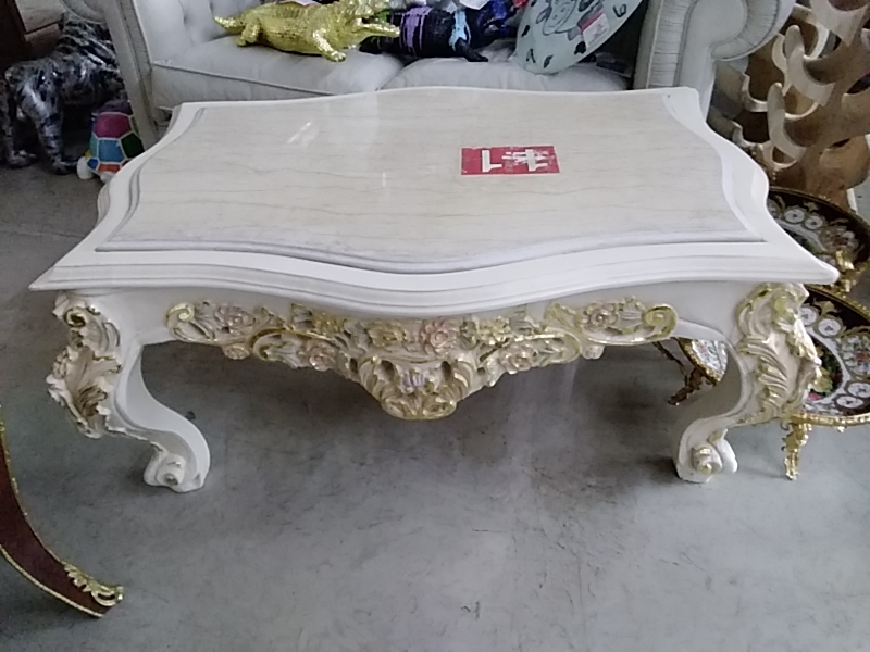 TABLE BAROQUE BEIGE COULEUR AVEC MARBRE 