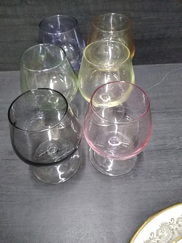 LOT DE 6 VERRES À COGNAC DE COULEUR 