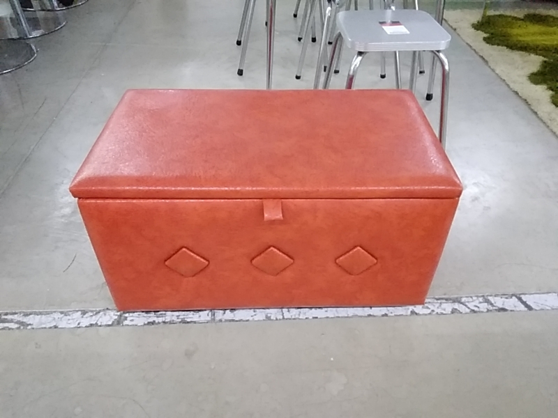 COFFRE DE RANGEMENT VINTAGE SKAI ROUGE 70’S