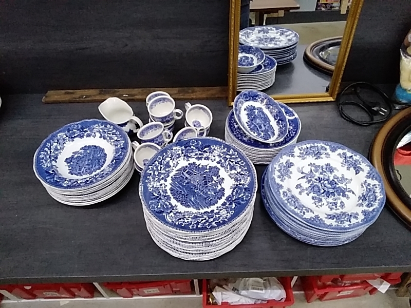 SERVICE PORCELAINE ENGLAND BLEU AVEC TASSES VP