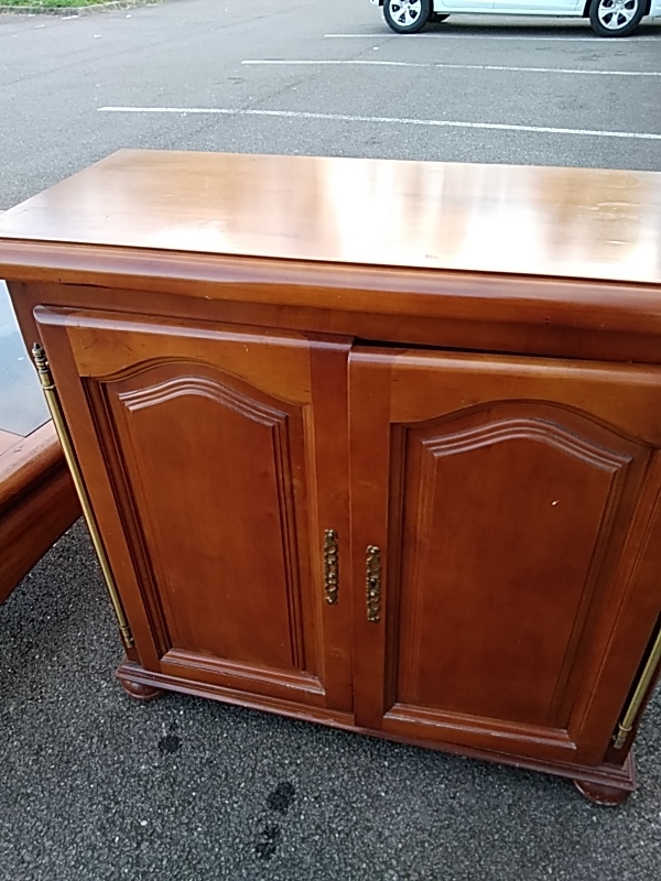 COMMODE MERISIER 2 PORTES DANS L’ÉTAT 