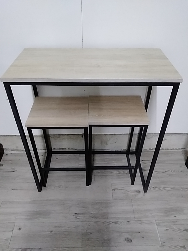 TABLE HAUTE AVEC 2 TABOURETS 