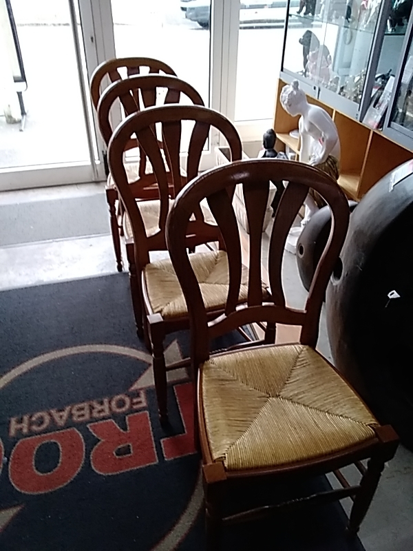 LOT DE 4 CHAISES ASSISES PAILLÉES  
