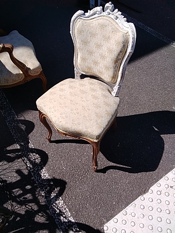 CHAISE STYLE LOUIS XV DANS L’ETAT 