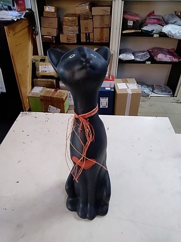 STATUE CHAT