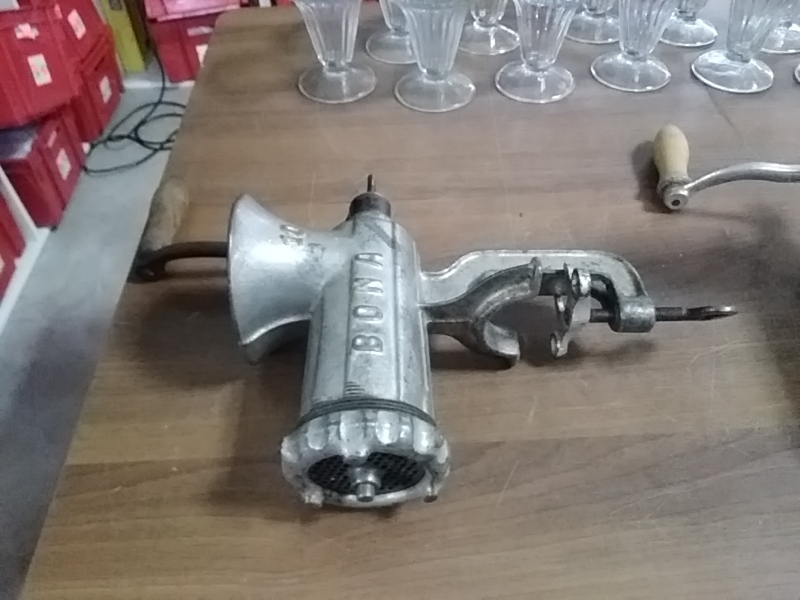 MACHINE À VIANDE 
