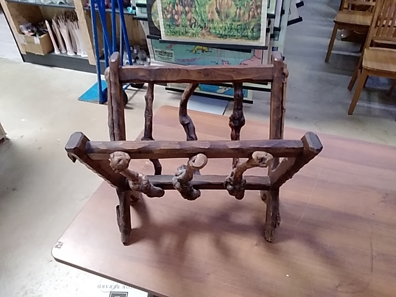 PORTE REVUE EN PIEDS DE VIGNES