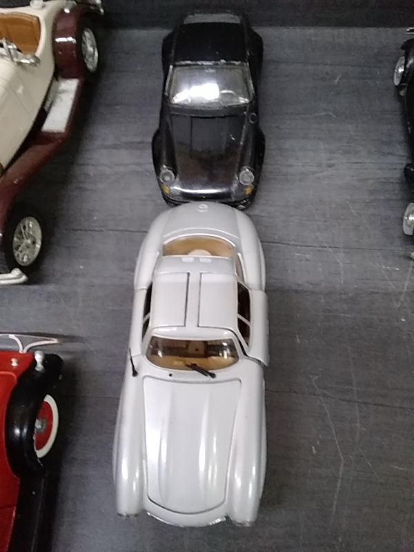 VOITURE 