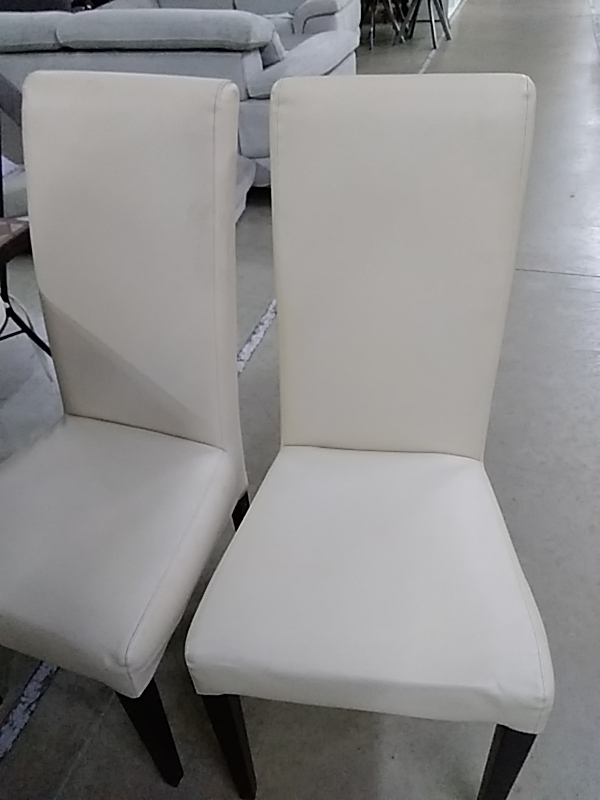 LOT DE 6 CHAISES SIMILI CUIR BEIGE DANS 