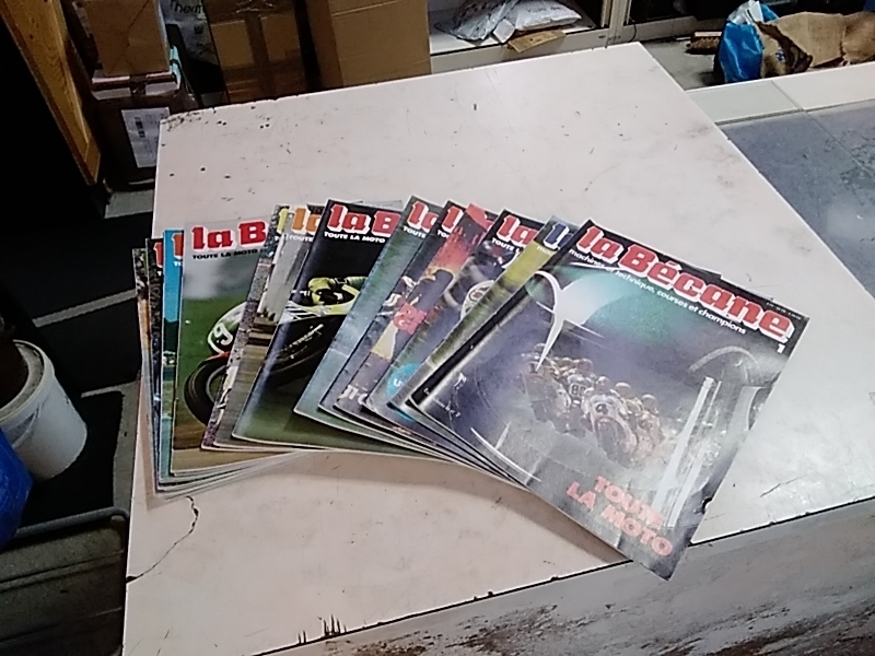 LOT DE 19 REVUES LA BECANE NR 1 A NR 19