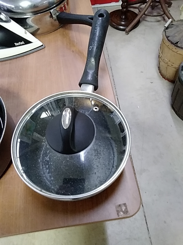 CASSEROLE AVEC COUVERCLE 