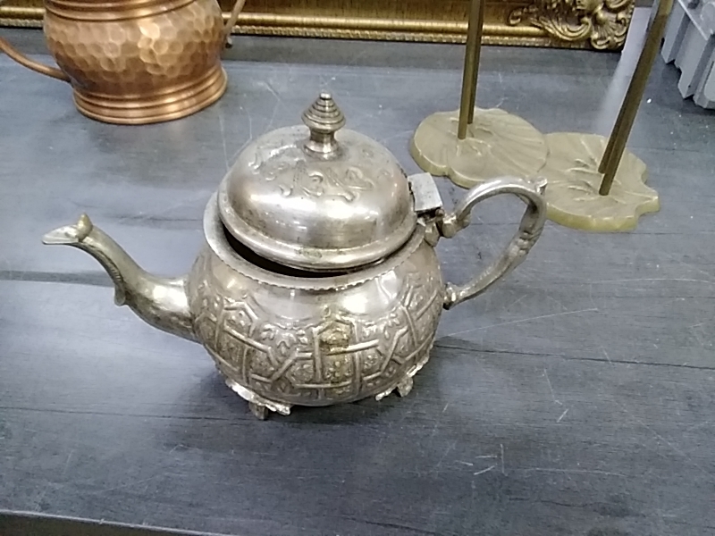 THÉIÈRE ARGENTÉE 