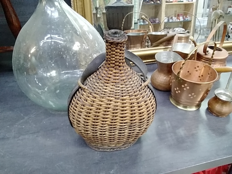 BOUTEILLE OVALE AVEC OSIER 