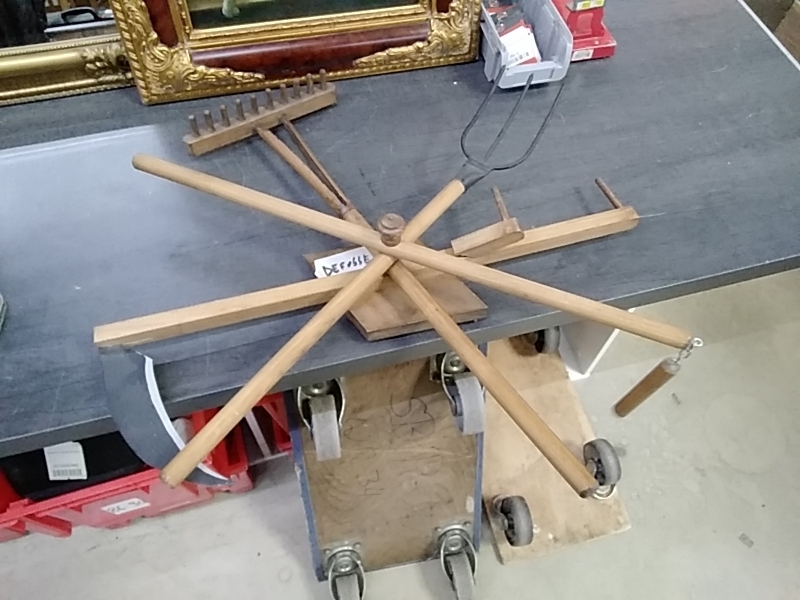 DÉCORATION OUTIL BOIS 