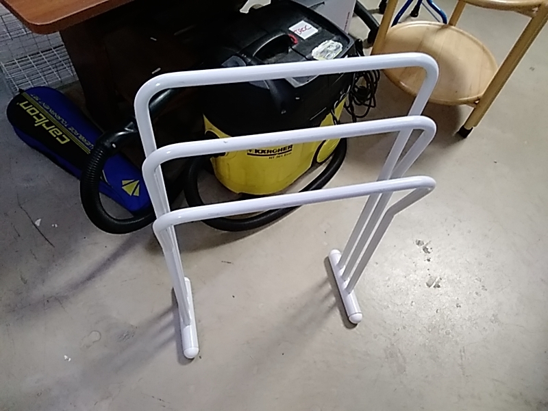 PORTE SERVIETTE METAL BLANC 