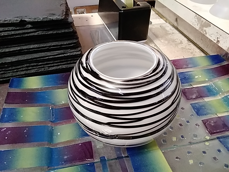 VASE BLANC NOIR VERRE