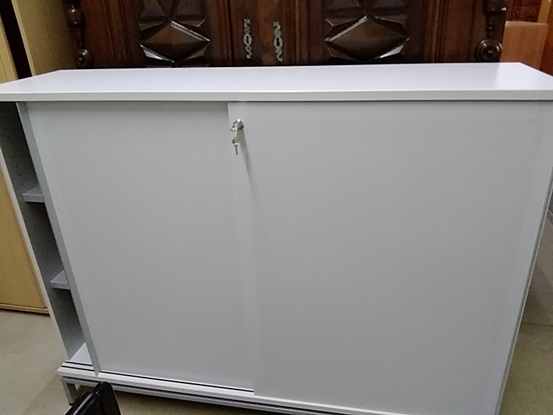 ARMOIRE MÉTALLIQUE AVEC PIED MOBILIER PROFESSIONNEL 