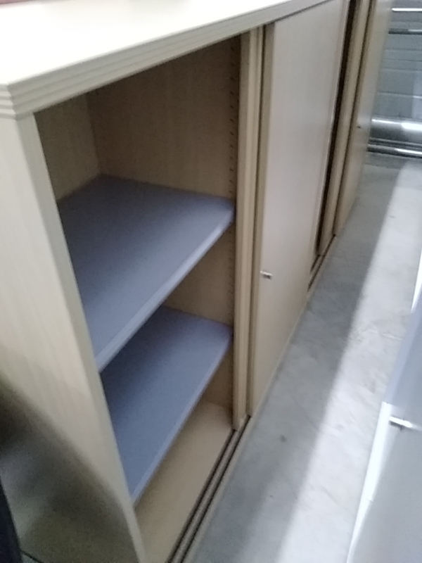 ARMOIRE BASSE BOIS CLAIR 2PORTES COULISSANTES MOBILIER PROFESSIONNEL 