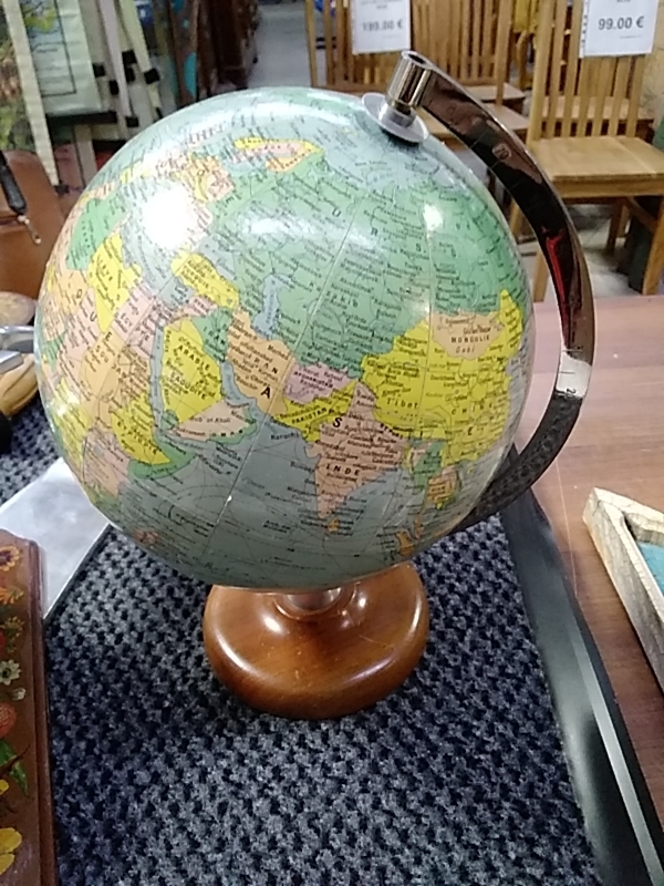 GLOBE VINTAGE 