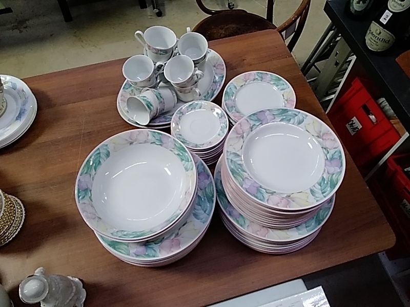 SERVICE PORCELAINE BLANC COULEURS 