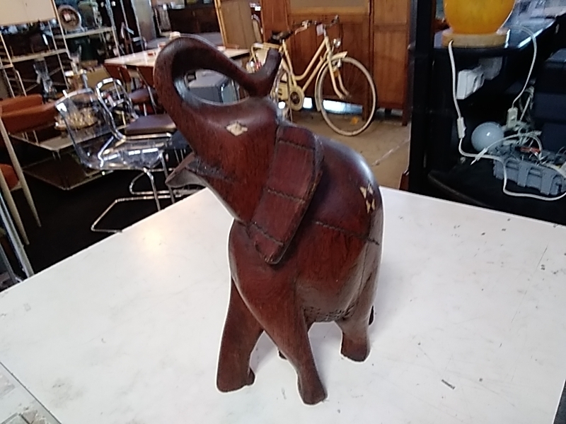 ÉLÉPHANT GRAND MODELE BOIS