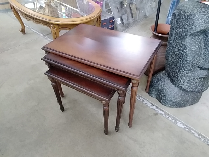LOT DE 3 TABLES GIGOGNES LOUIS XVI