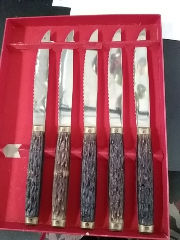 LOT DE 5 COUTEAUX 