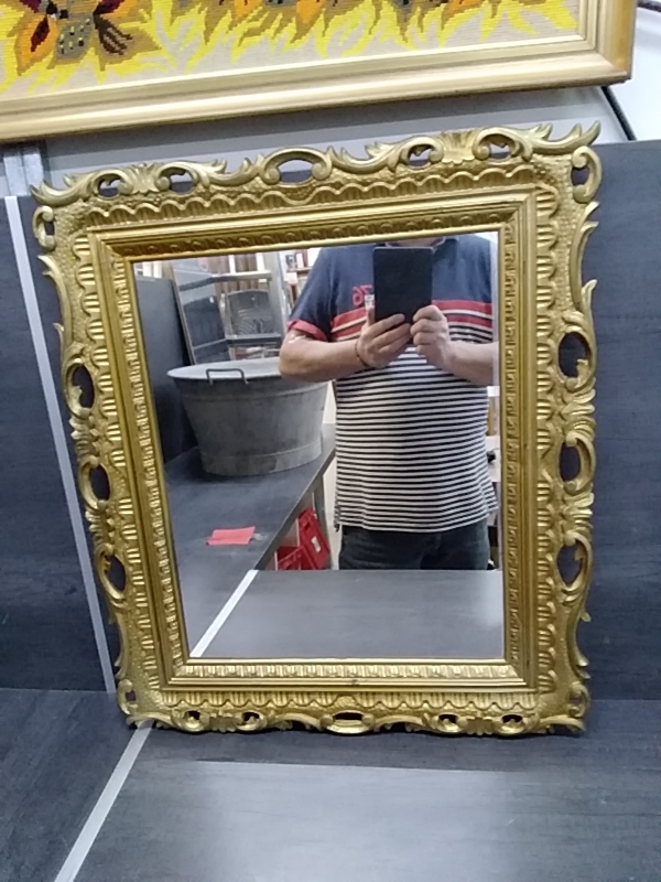 MIROIR DORÉ PVC 58 X 67 CM