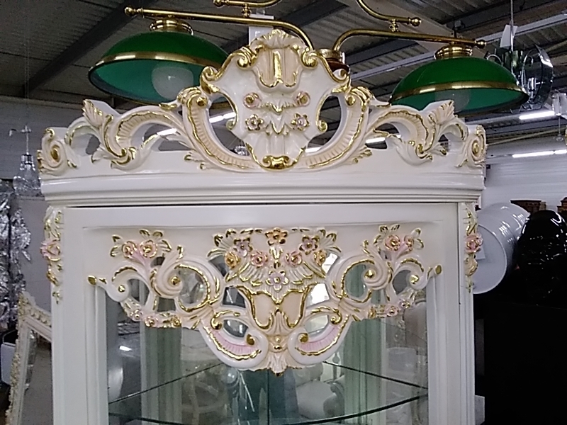 VITRINE D’ANGLE BAROQUE ARRONDIE BEIGE DORÉE HT 203 CM
